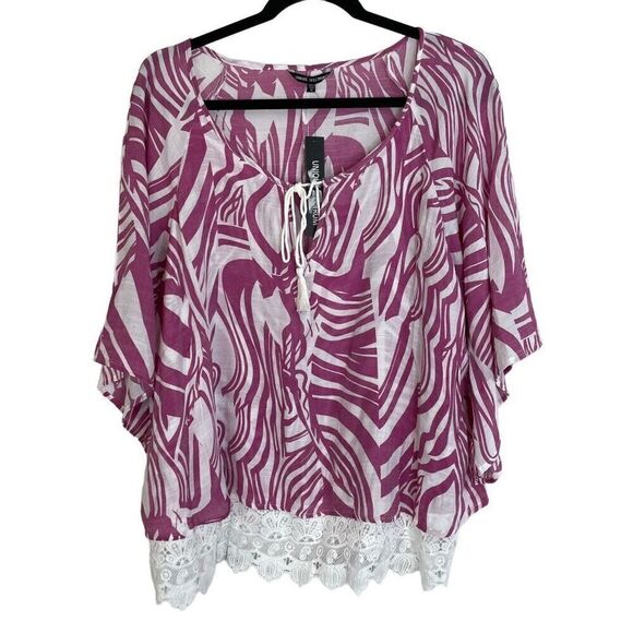Unique Spectrum Pink & White Printed Lace Hem Dolman Sleeve Blouse Size 3X New - Picture 1 of 6